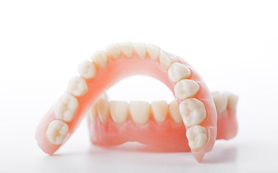 Protesi Dentale - Restaurazione di denti mancanti con una protesi dentale presso la Clinica Dentale Ghiatto.